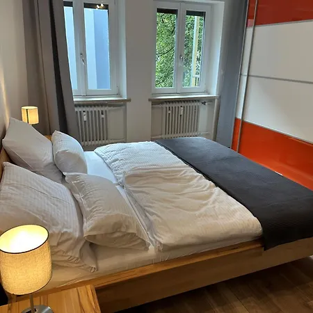 Mm - In Innenstadtlage Mit Parkplatz 奥格斯堡